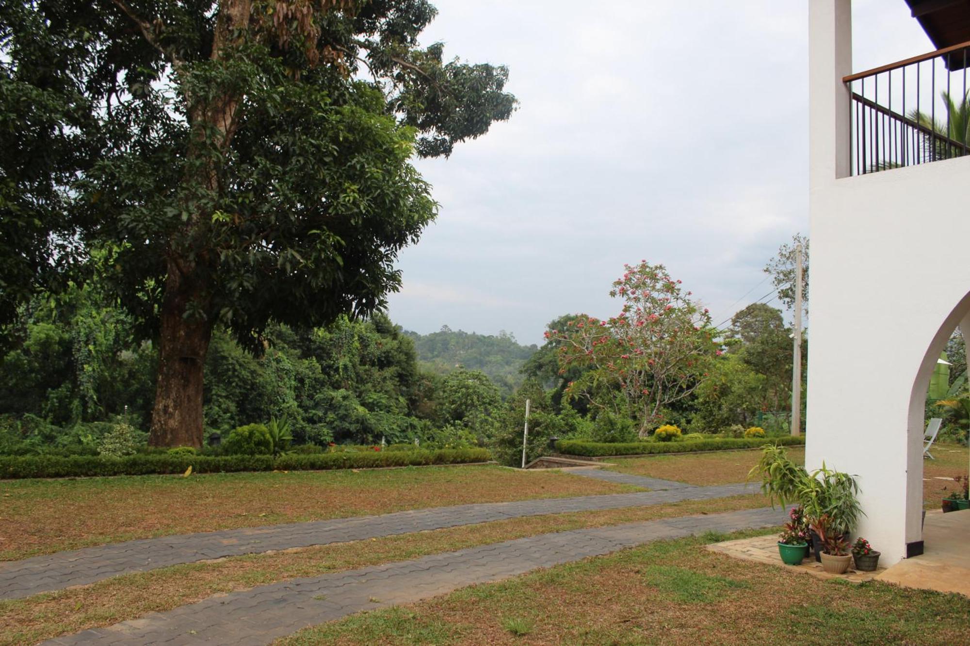 Villa Nilmalee Gampola Exterior foto